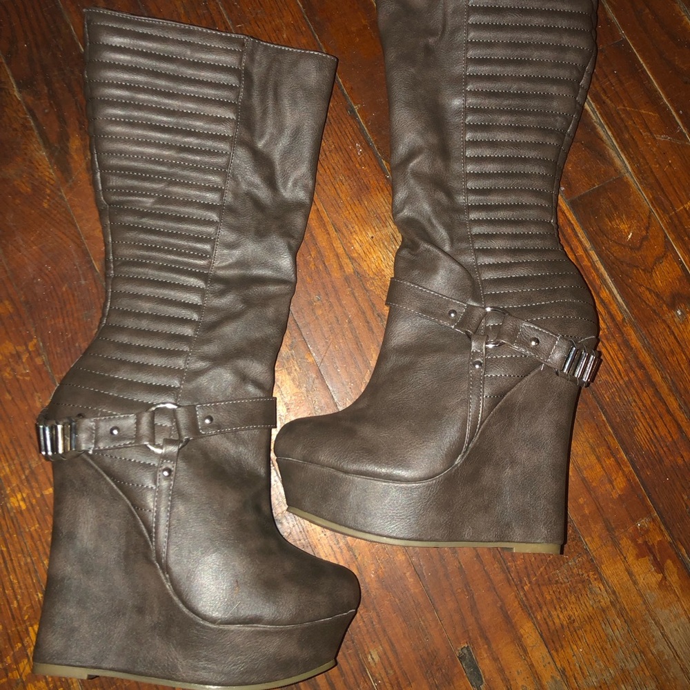BRAND NEW FRH womans winter-fall heeled/wedge boots